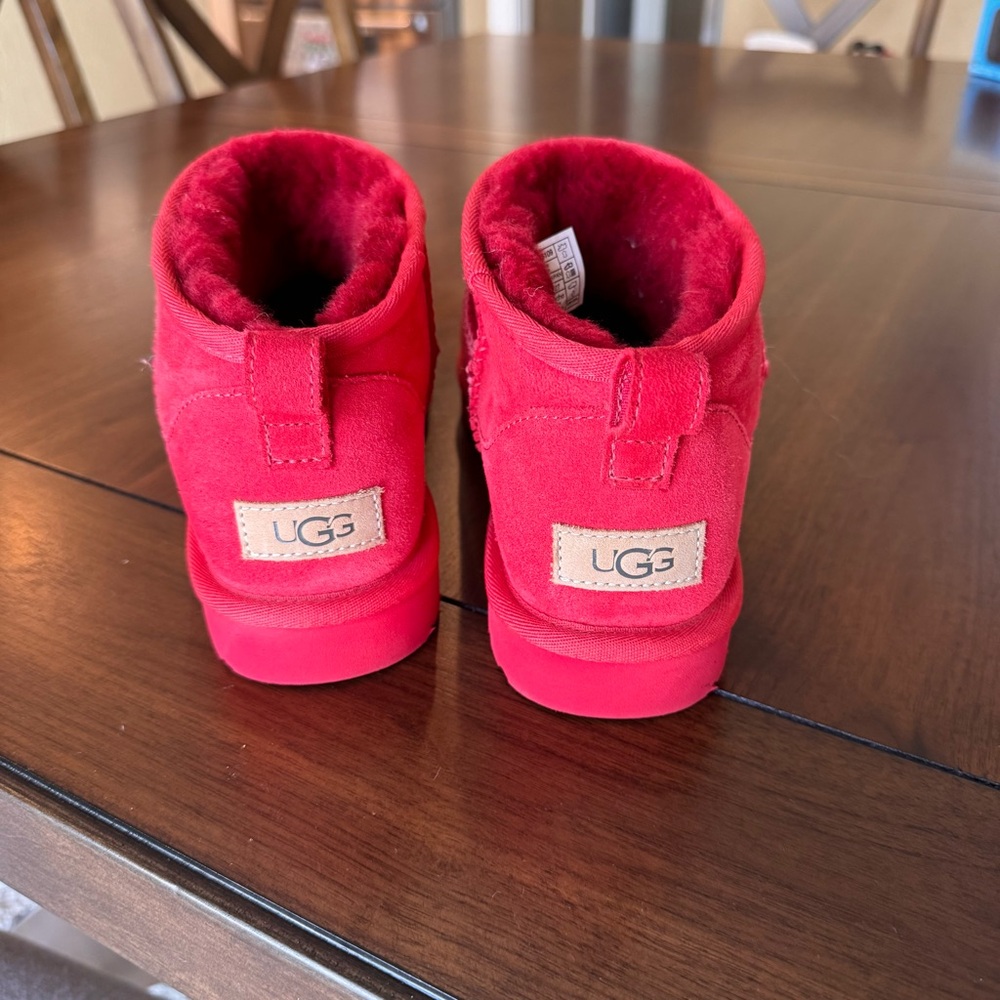 Ugg Mini Classic - image 4
